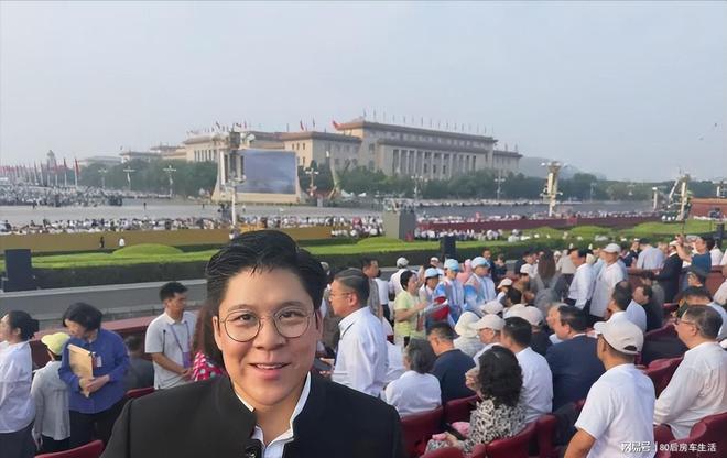 齐聚霍震霆父子三人出席姚明身高太出挑pg模拟器试玩大阅兵现场：明星大佬(图4)