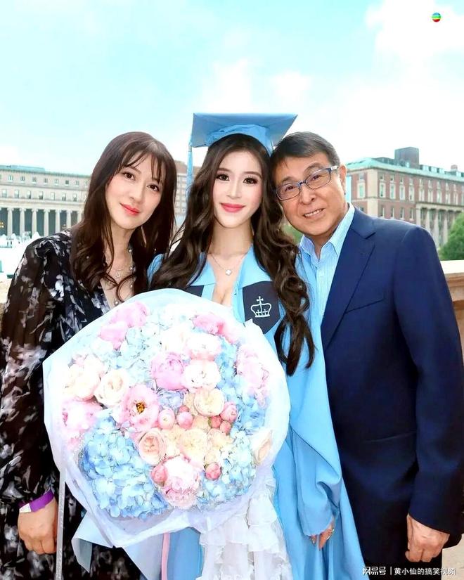 咏诗大起底！出身名门13岁成精英运动员pg电子平台《香港小姐2025》冠军陈(图4)