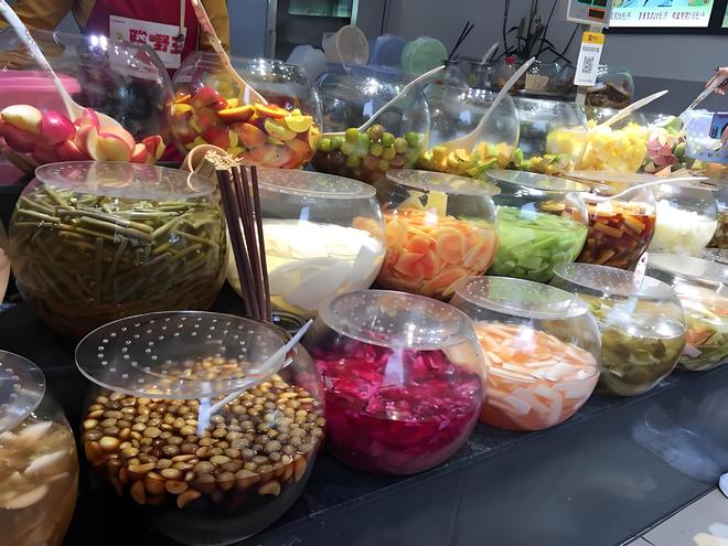 味本地人都习以为常游客看来十分怪异pg模拟器广西夜市中最具特色的美(图12)