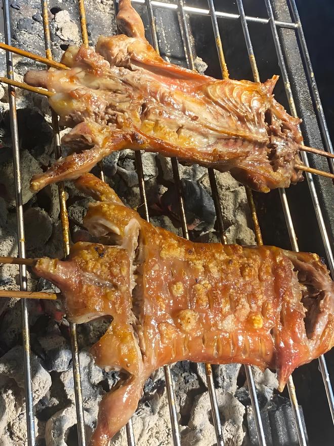 味本地人都习以为常游客看来十分怪异pg模拟器广西夜市中最具特色的美(图14)