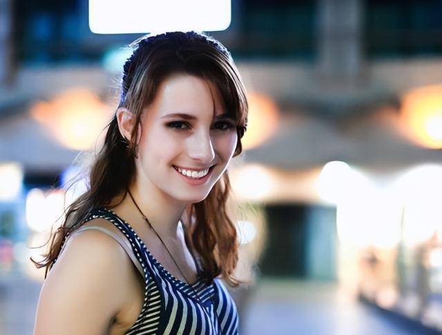 回国后直呼：感觉自己受到了 “欺骗”！pg电子模拟器美国女孩来中国游玩七天(图3)