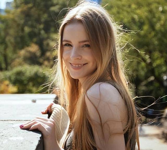 回国后直呼：感觉自己受到了 “欺骗”！pg电子模拟器美国女孩来中国游玩七天(图7)