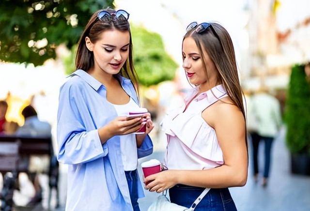 回国后直呼：感觉自己受到了 “欺骗”！pg电子模拟器美国女孩来中国游玩七天(图8)